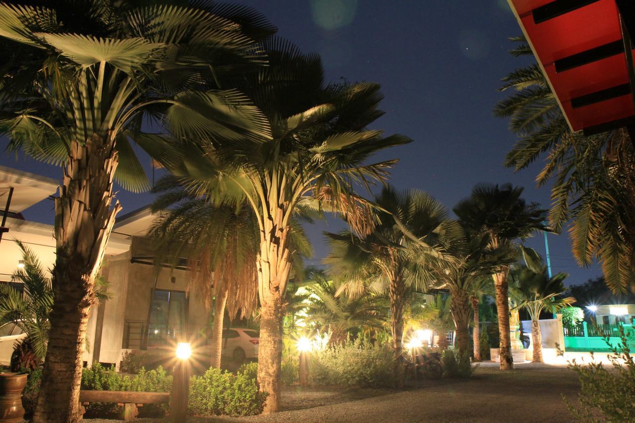 Lopburi Palm Resort エクステリア 写真